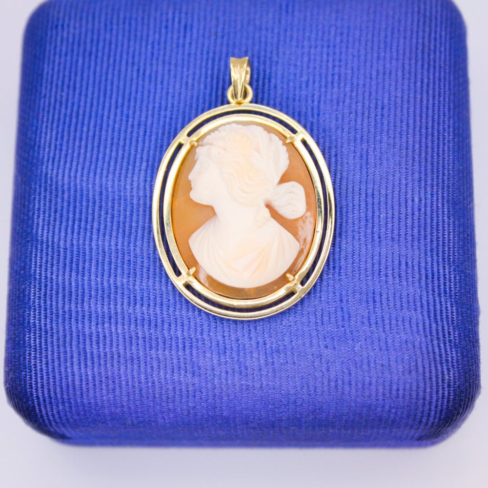 14K 585 Yellow Gold Vintage Hand Carved Shell Cameo Pendant Signed